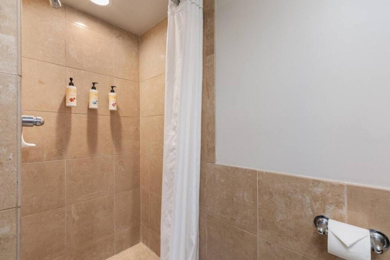 Вилла Incredible Location Free Parking In Waikiki Гонолулу Экстерьер фото